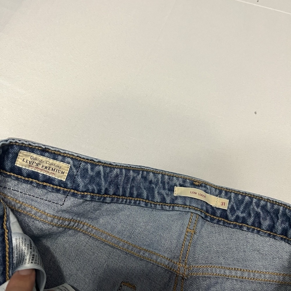 Levi's Premium Low Loose Jeans Fits Size 32x31 Baggy Wide Leg Distressed Denim - Picture 3 of 8